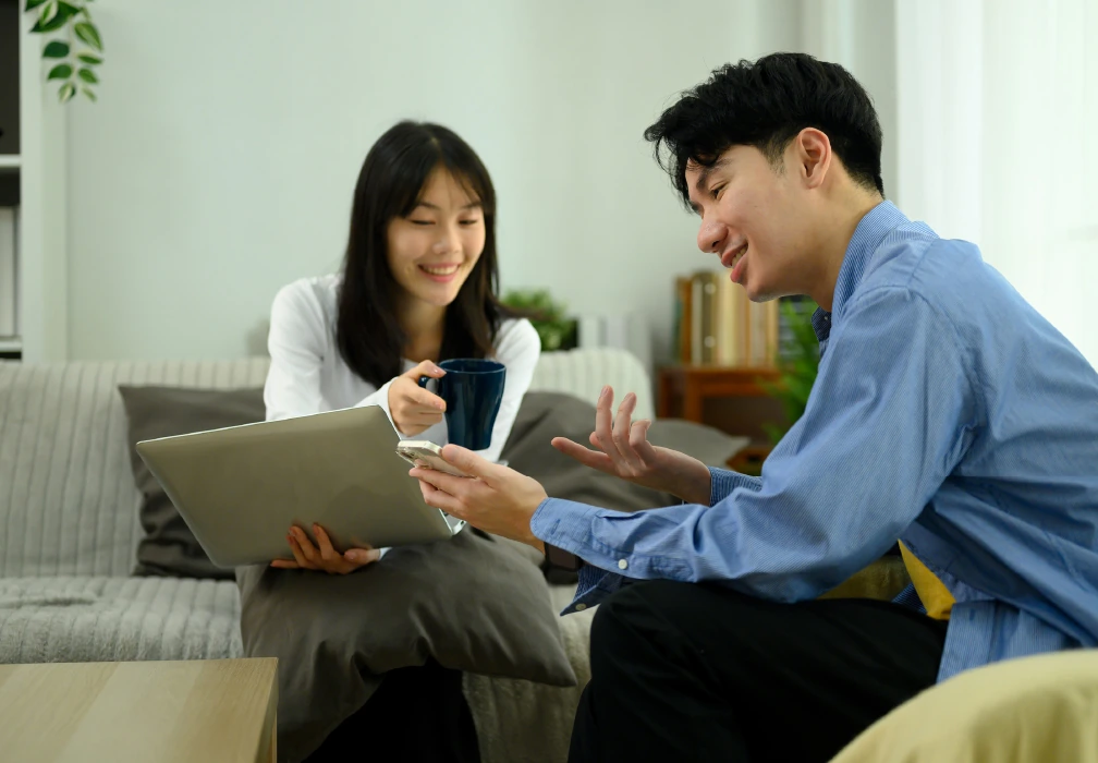 A customer and designer discussing a project